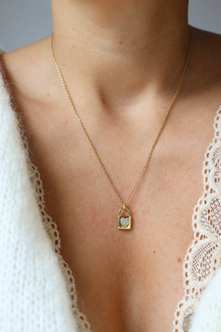 COLLIER • GLORY •