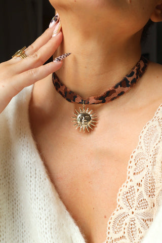 COLLIER • ILLUMINÉ •