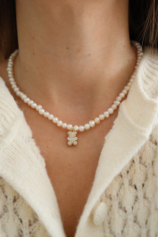 COLLIER • LEILA •