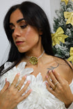 COLLIER • LARA •
